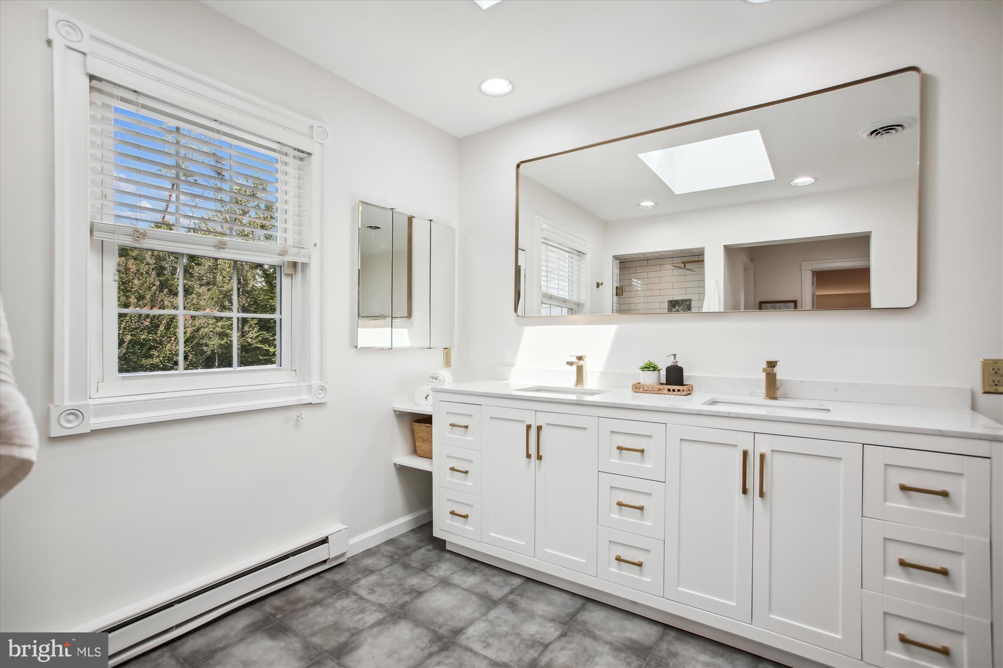 HAMPTON WOODS EAST - Residential