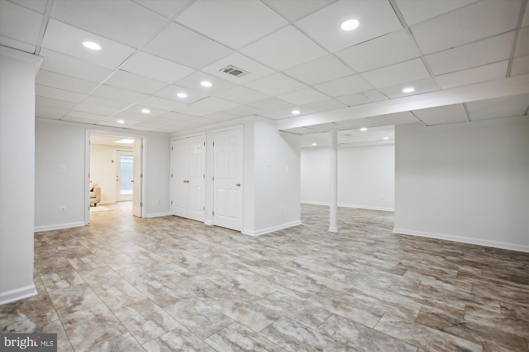 HAMPTON WOODS EAST - Residential