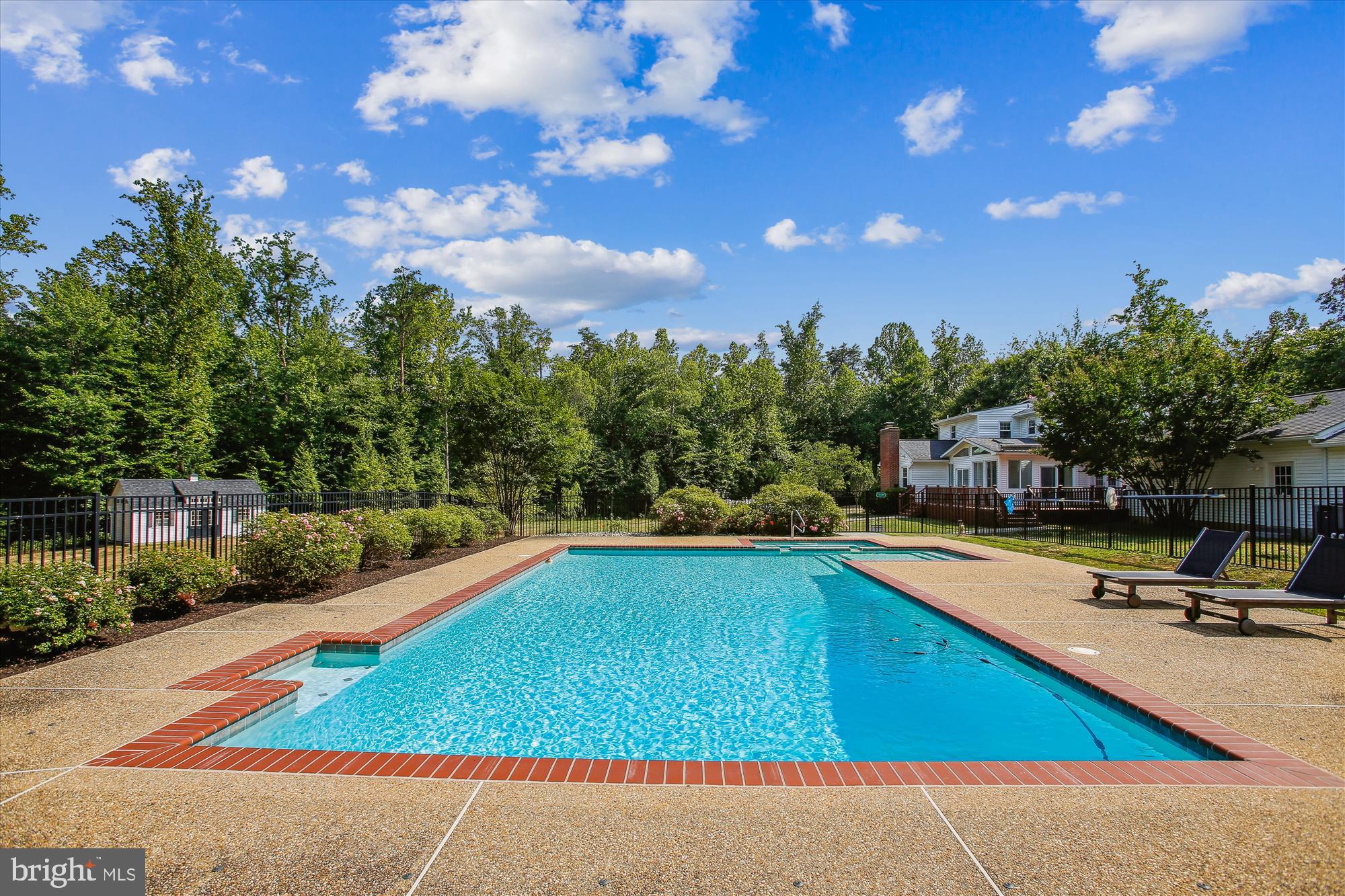 HAMPTON WOODS EAST - Residential