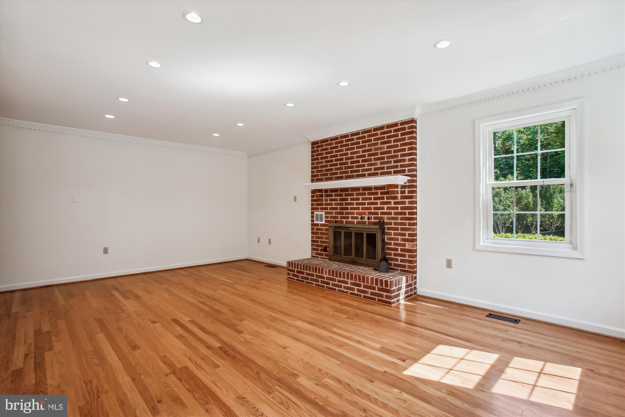 HAMPTON WOODS EAST - Residential