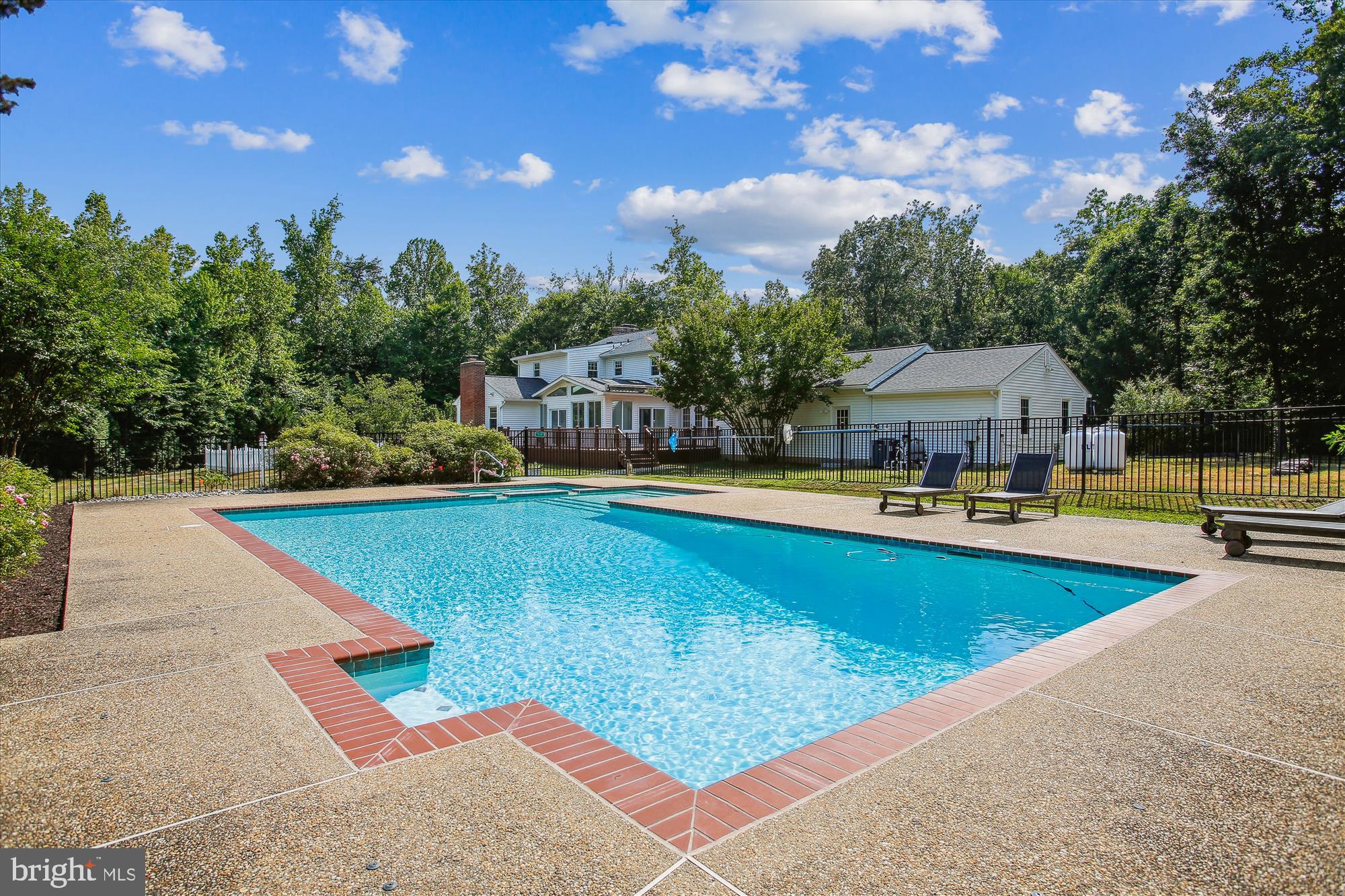 HAMPTON WOODS EAST - Residential