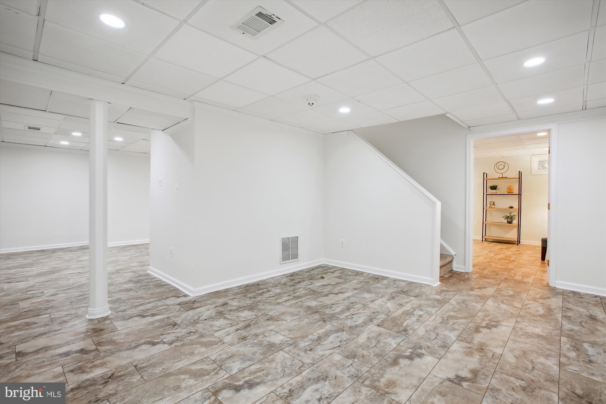 HAMPTON WOODS EAST - Residential