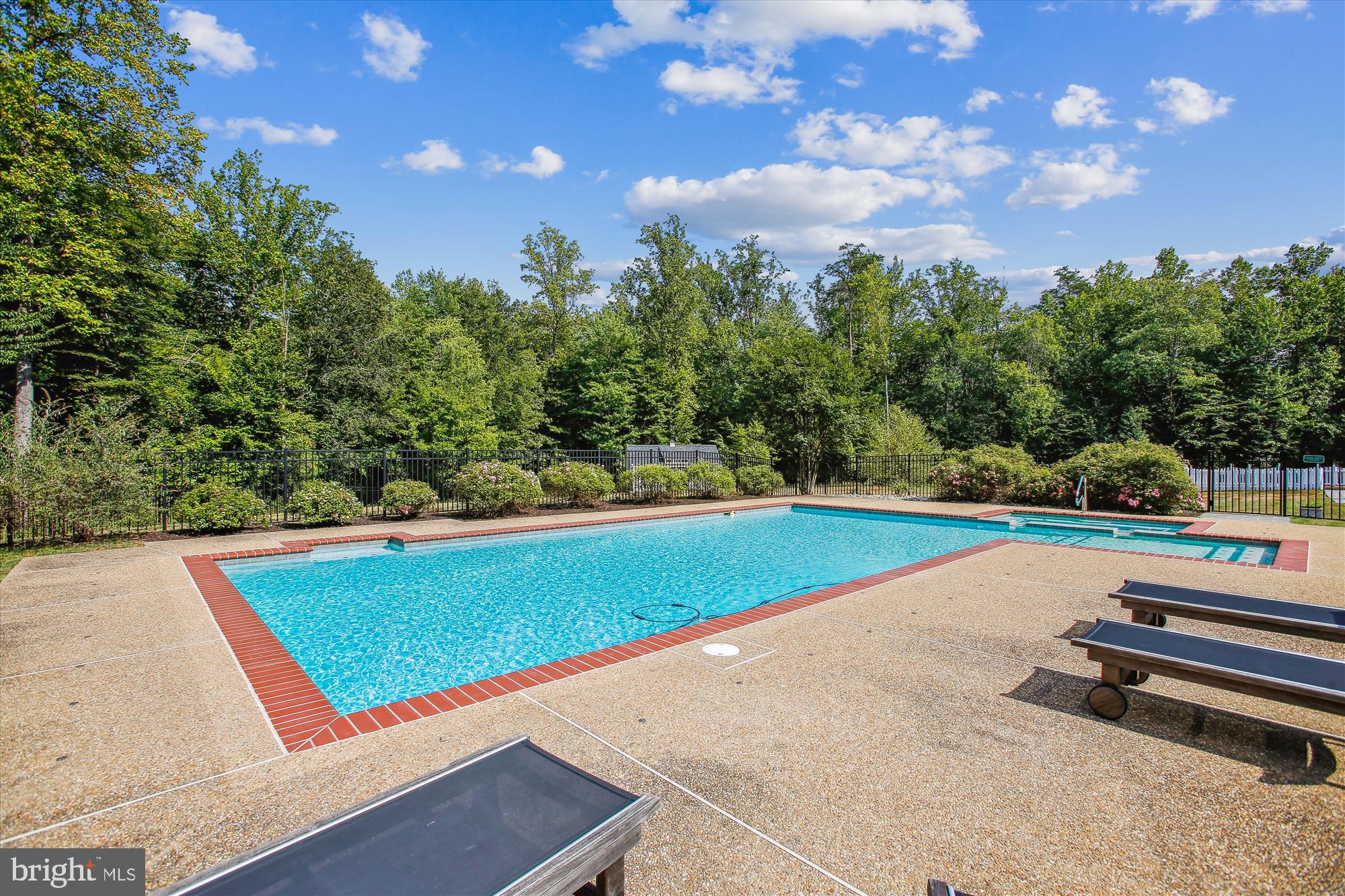 HAMPTON WOODS EAST - Residential