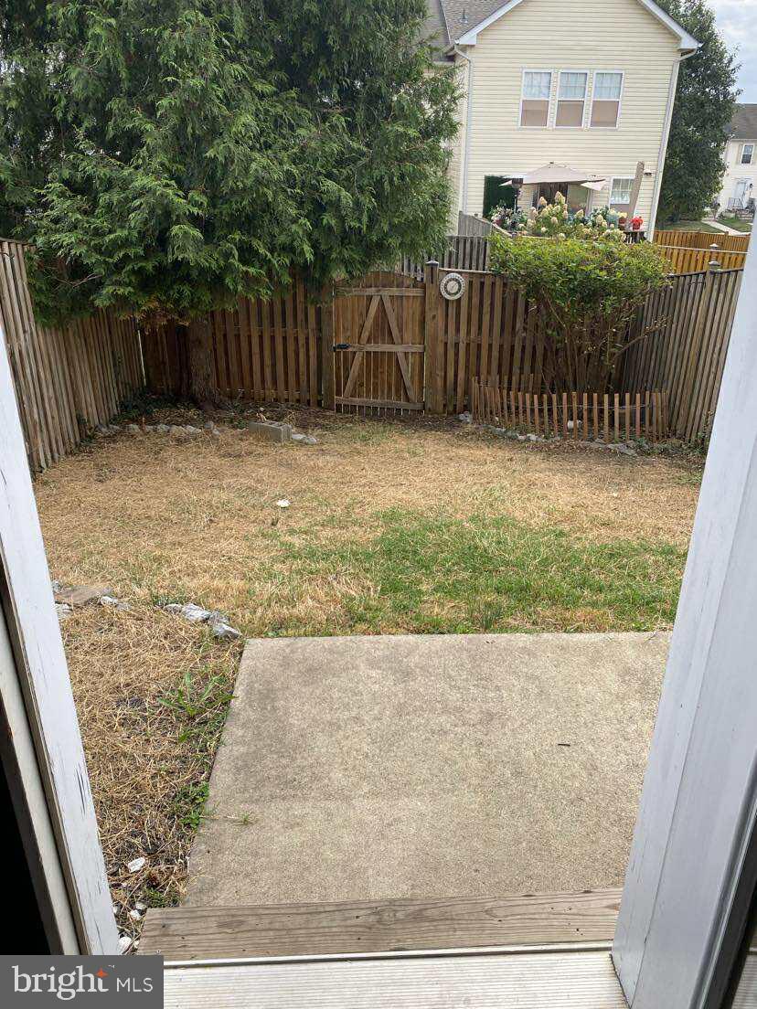 COUNTY GREEN - Residential Lease