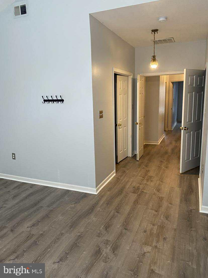 COUNTY GREEN - Residential Lease