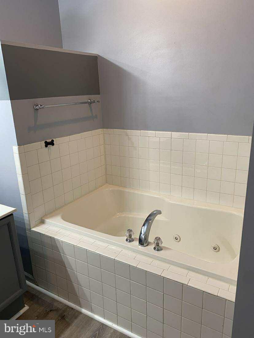 COUNTY GREEN - Residential Lease