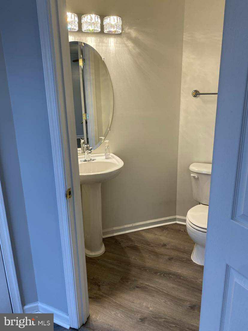 COUNTY GREEN - Residential Lease