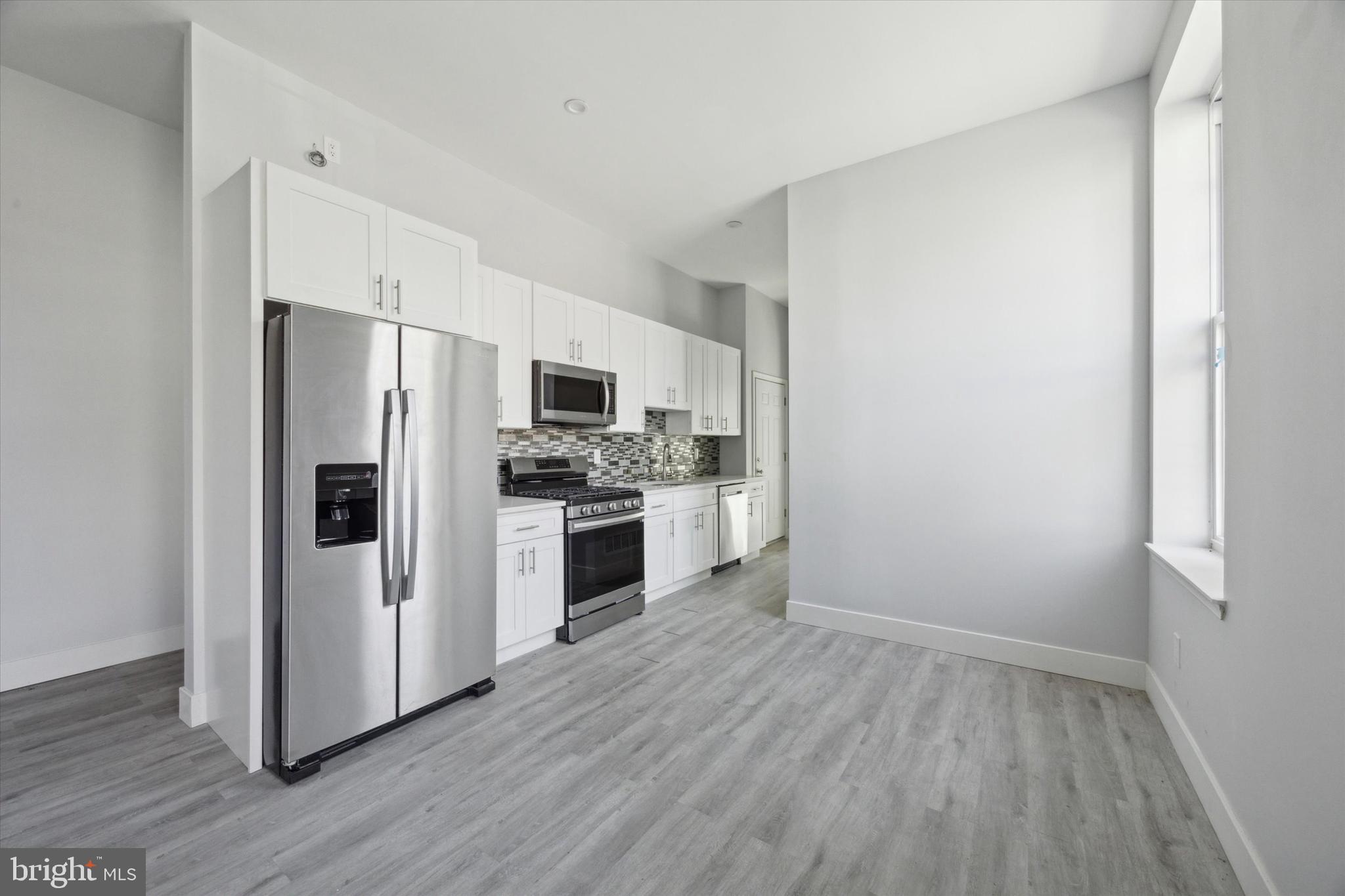 1939 W DIAMOND STREET