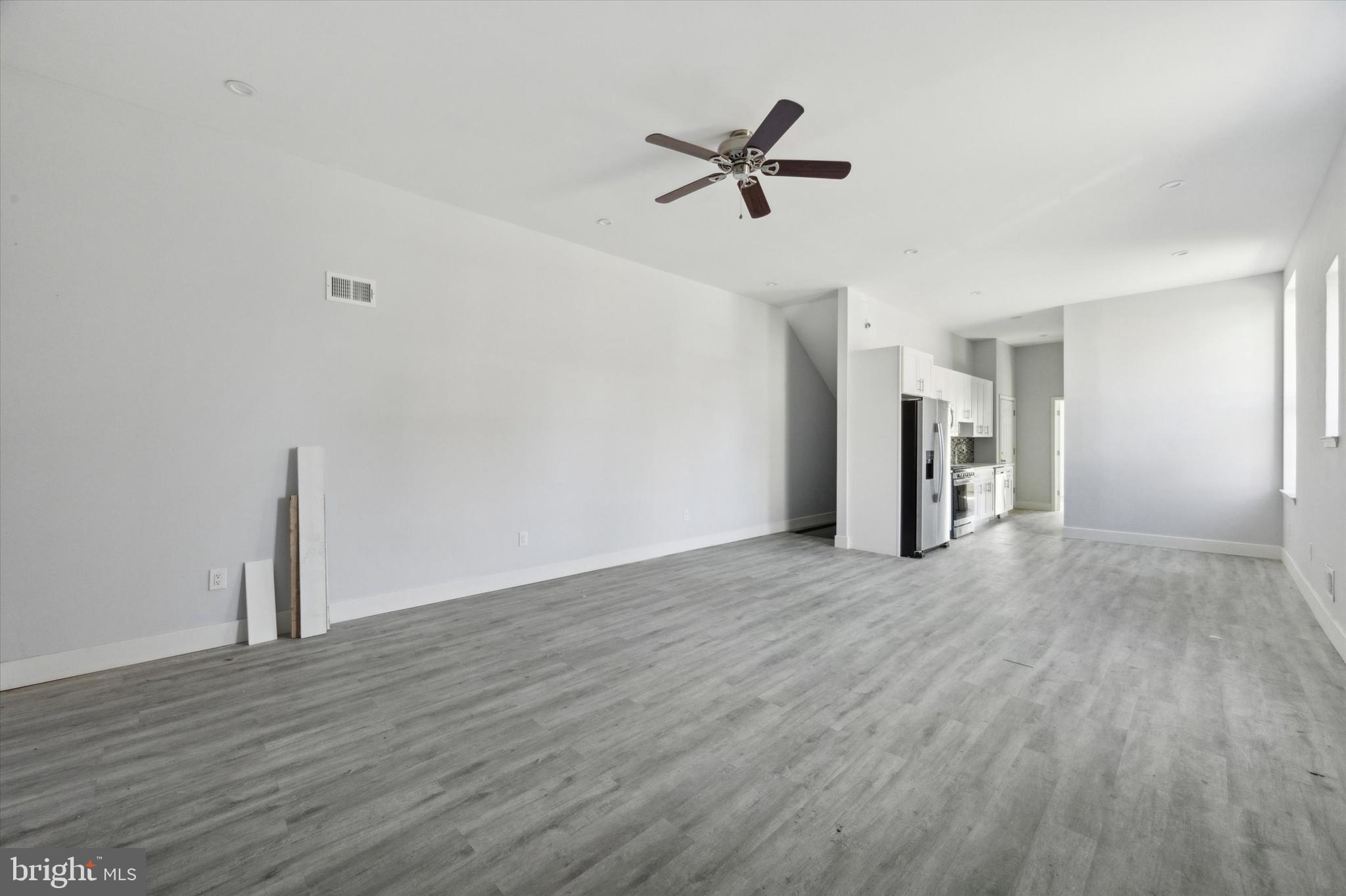 1939 W DIAMOND STREET