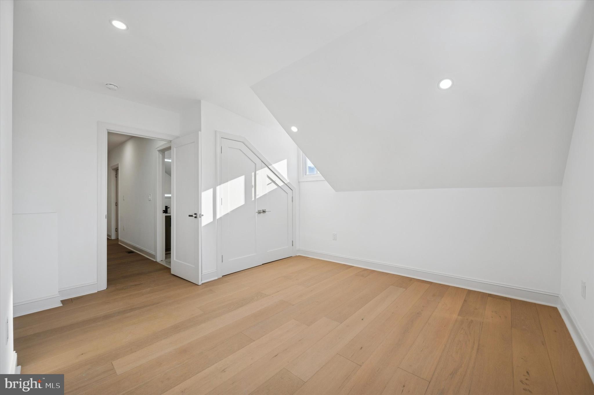 GERMANTOWN (EAST) - Residential