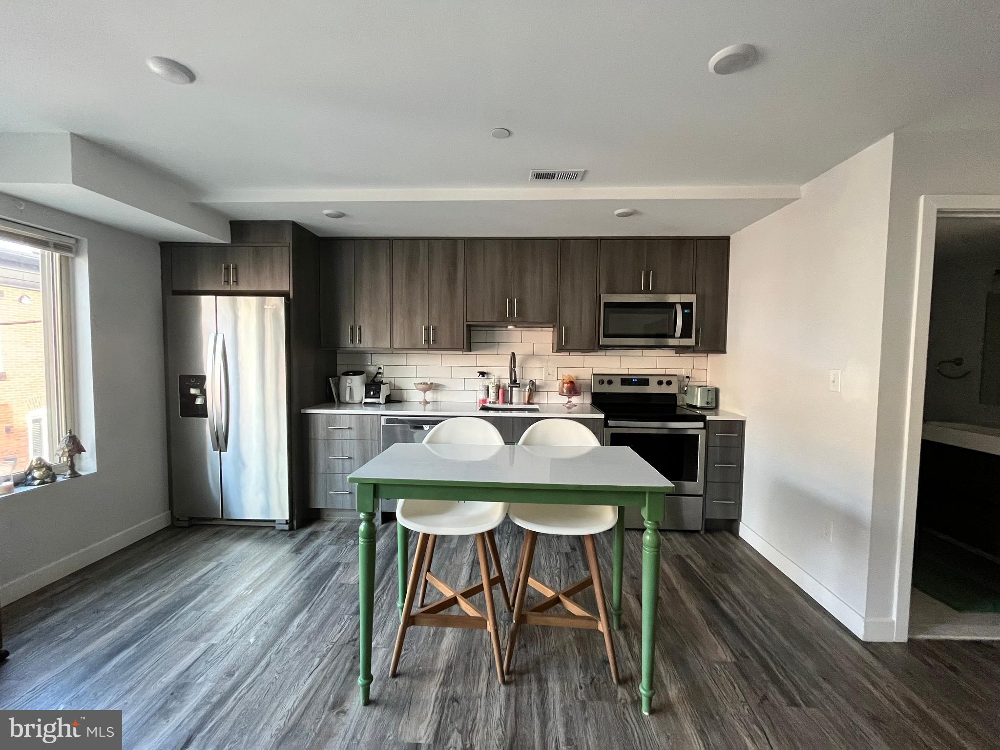 Welcome to this modern 2 Bedroom Apartment in Brewerytown, located in the vibrant city of Philadelphia, PA.
Now Offering $1,495 net effective rent which is 1 month free on a 13 month lease. Gross rent: $1,620. This contemporary apartment offers a sleek and stylish living space, perfect for those seeking a modern urban lifestyle. With 2 bedrooms and 1.5 bathrooms, this apartment provides ample space for comfortable living. Step inside and be greeted by the convenience of a washer and dryer, allowing you to effortlessly tackle your laundry needs without leaving the comfort of your home. The modern kitchen features updated appliances and ample storage space for all your culinary needs. Prepare delicious meals and entertain guests in this stylish and functional kitchen. The intercom system ensures secure and easy communication with visitors, providing you with peace of mind.
Located in the Brewerytown neighborhood, this apartment offers a prime location with easy access to all that Philadelphia has to offer. Explore the vibrant city life, with an array of dining, shopping, and entertainment options just moments away. With its contemporary design and convenient amenities, this apartment is the perfect place to call home.
Move in charges include: First Months Rent, Security Deposit, and a Second Deposit, commonly referred to as Prepaid Last Months Rent (to be returned after the first year). Additional terms may apply. Please see our rental application page for details.