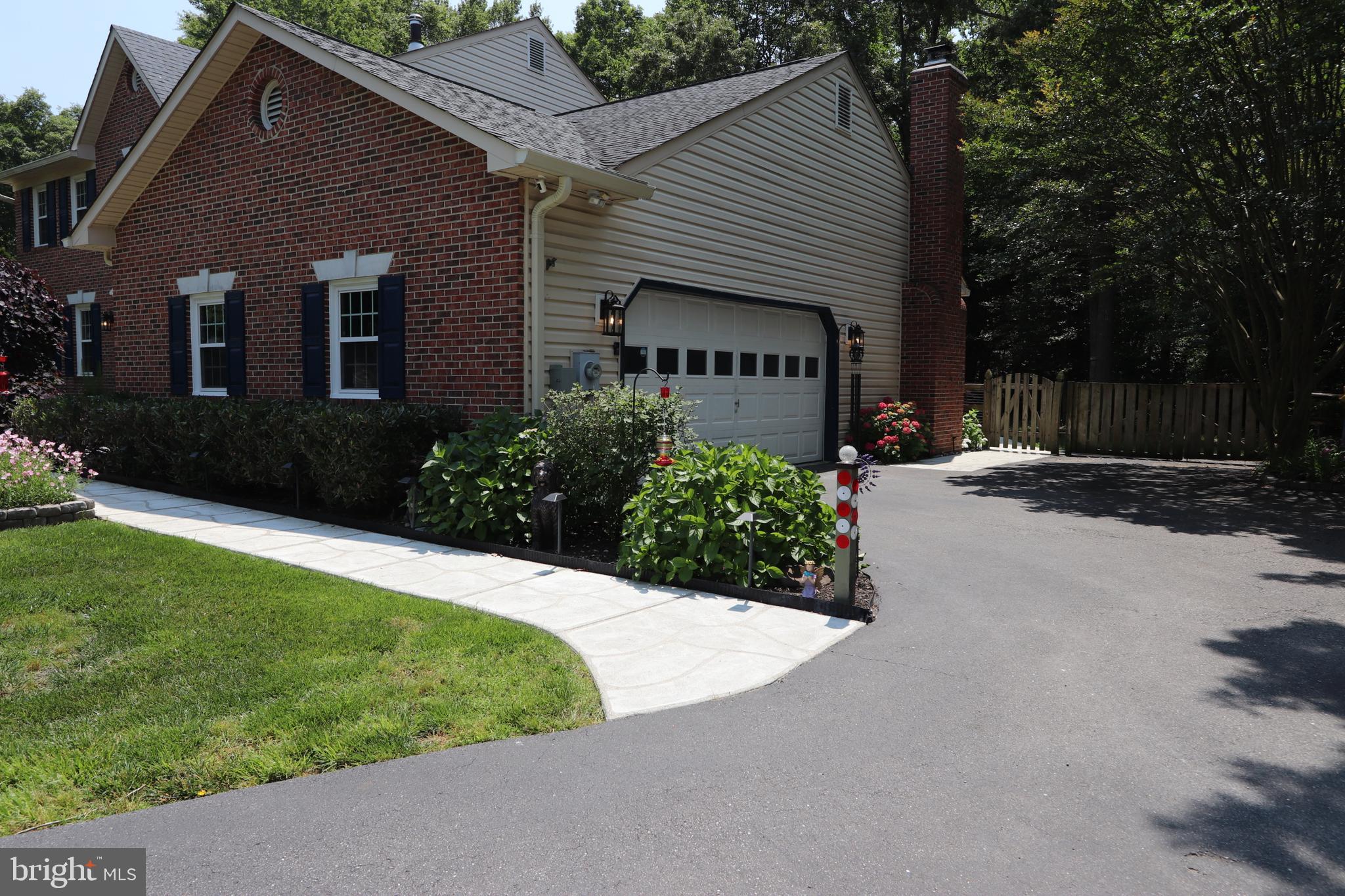 BERRY HILLS - Residential