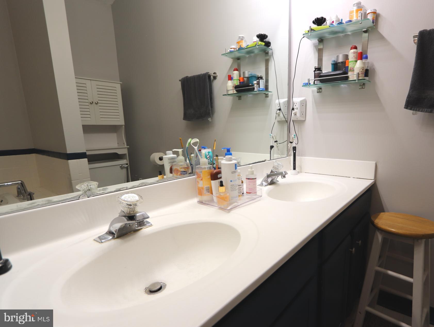 BERRY HILLS - Residential