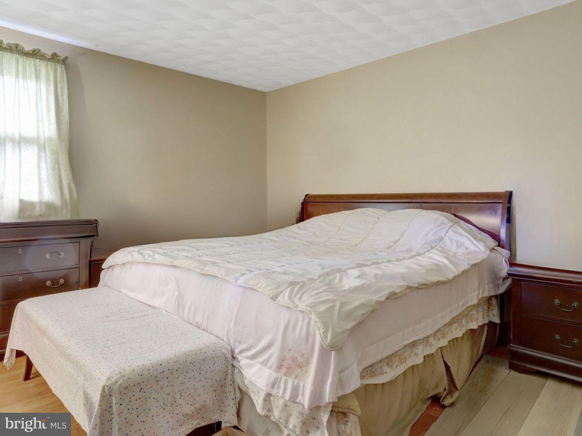 4704 BARNUM LANE