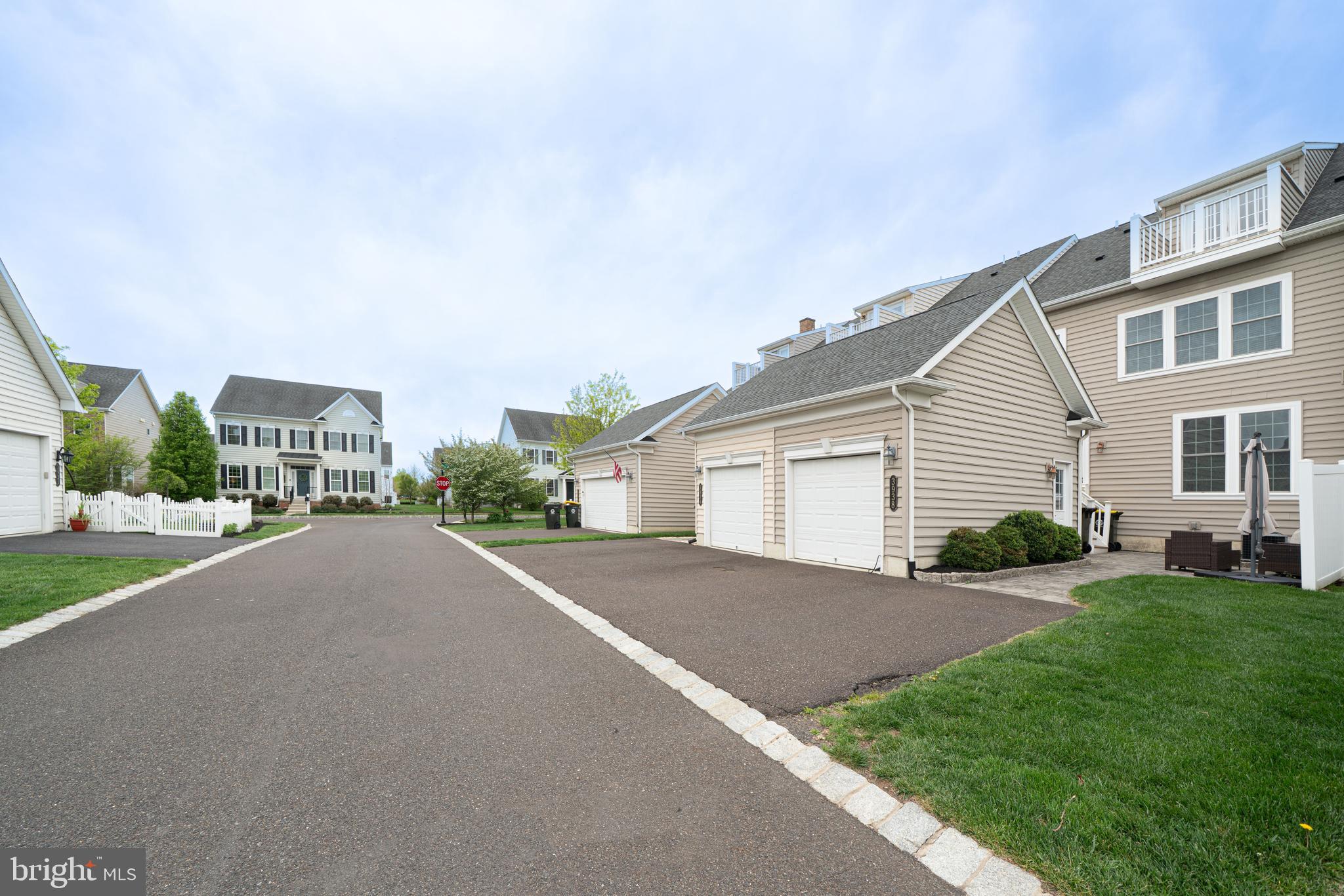 CARRIAGE HILL - Residential