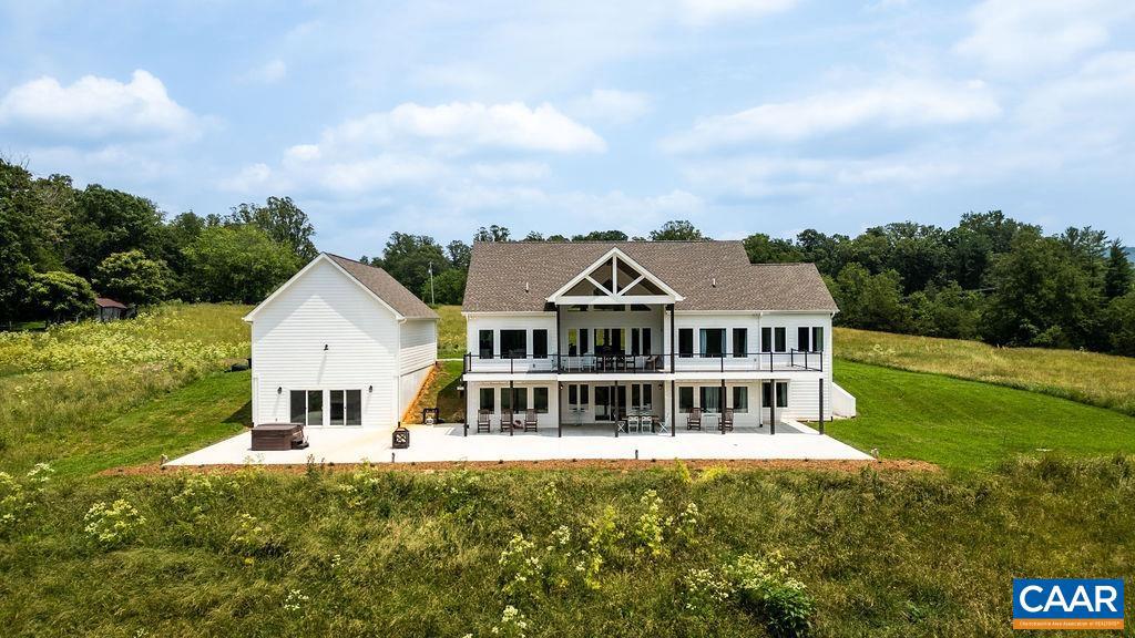 61 HILLSIDE LN