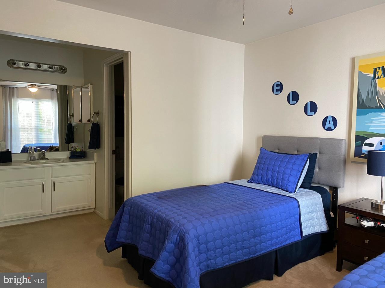 ENGLISH COUNTRY MANOR - Residential Lease