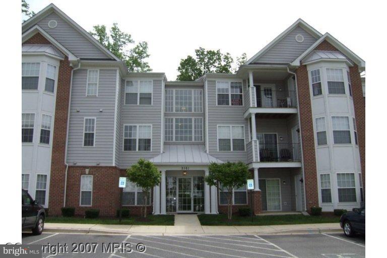 Picture perfect 2nd floor condo w/open floor plan & panoramic treed views.Many windows to let in natural light. Kitchen w/pantry for lots of storage. Living room w/gas FP. Dining area leads to private, covered balcony w/storage closet. Split bedroom floor plan allows privacy for guests. Large master BR w/walk in closet & private bath w/double vanity. Great commuting location. Close to shopping.