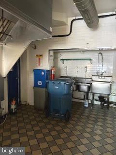 PENNSPORT - Commercial Lease