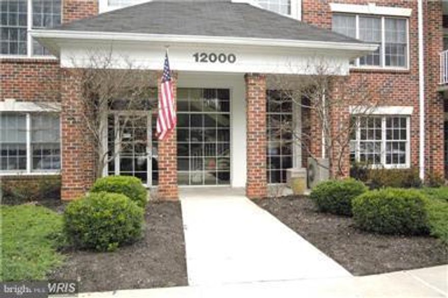 BEAUTIFUL, SPACIOUS CORNER UNIT IN POPULAR MAYS CHAPEL. FEATURES INCLUDE GRANITE COUNTERTOPS IN KITCHEN, ISLAND W/GRANITE, NEUTRAL CARPET THRU-OUT, UNIQUE OPEN FLOOR PLAN, LOADS OF NATURAL LIGHT, DINING ROOM/LIVING ROOM COMBO W/BUILT-INS. ENJOY THE PRIVATE LOCATION BACKING TO TREES + ABUNDANCE OF PARKING. NO PETS, NO SMOKERS, NO EXCEPTIONS. QUALITY TENANTS NEED ONLY APPLY!