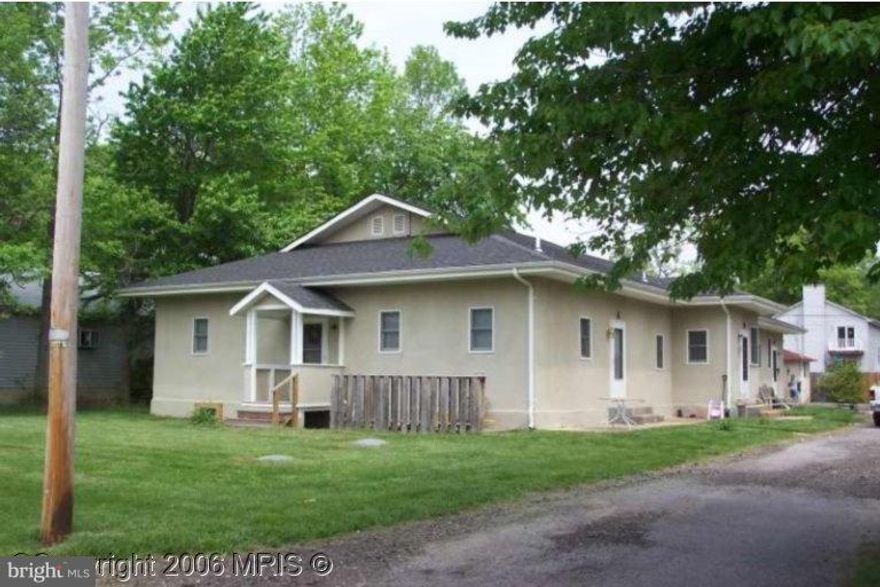 TWO BEDROOM UNIT (ONE OF FOUR UNITS) OFFERS AFFORDABLE LIVING  AND AMPLE PARKING - WALK TO COMMUNITY BEACH, PLAYGROUND AND MARINA--LAWN CUTTING SERVICE INCLUDED--BLUE RIBBON SCHOOLS - NO PETS - NO SMOKING - LAUNDROMAT NEARBY - READY FOR IMMEDIATE OCCUPANCY - GOOD CREDIT!!