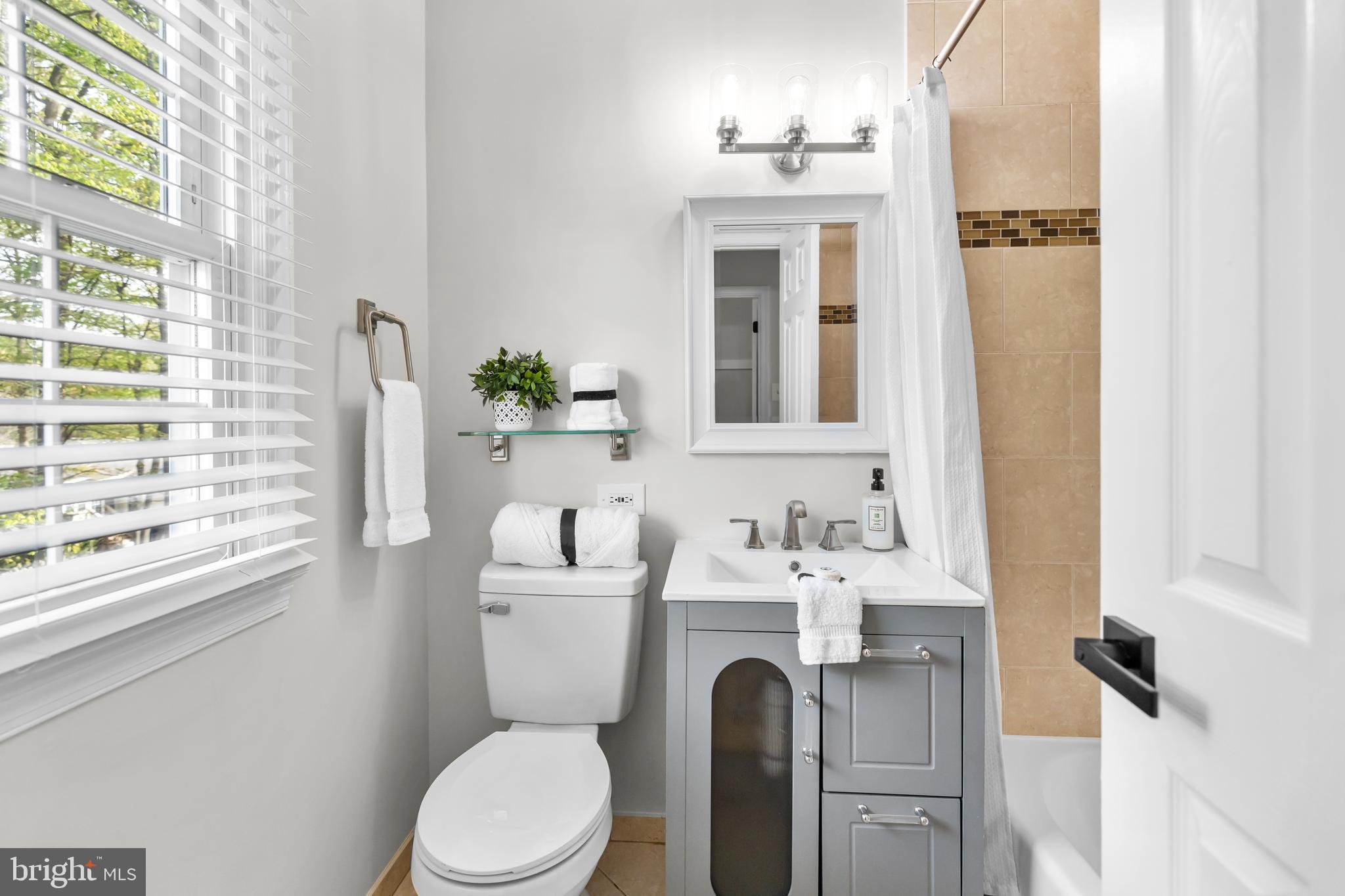 LAKE BRADDOCK - Residential