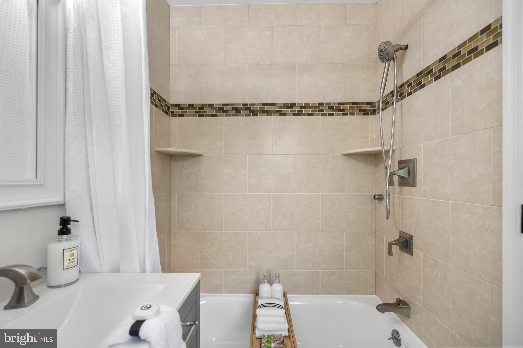 LAKE BRADDOCK - Residential