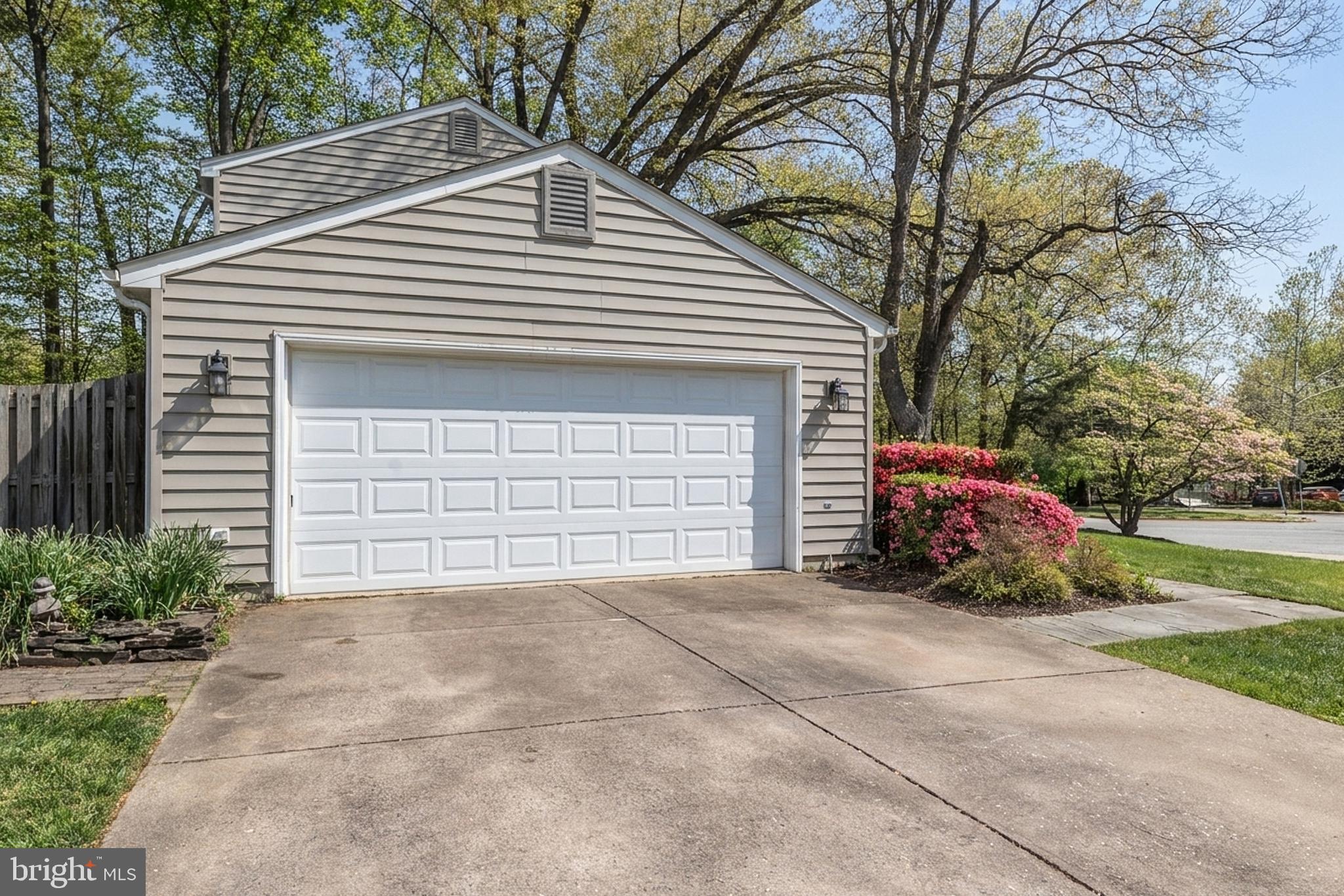 LAKE BRADDOCK - Residential