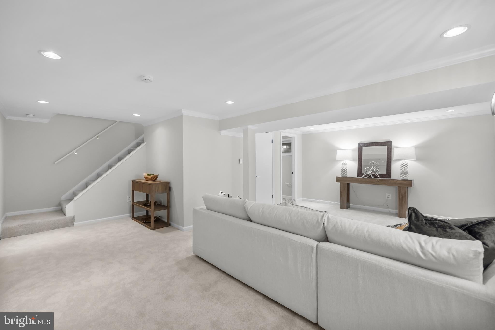 LAKE BRADDOCK - Residential