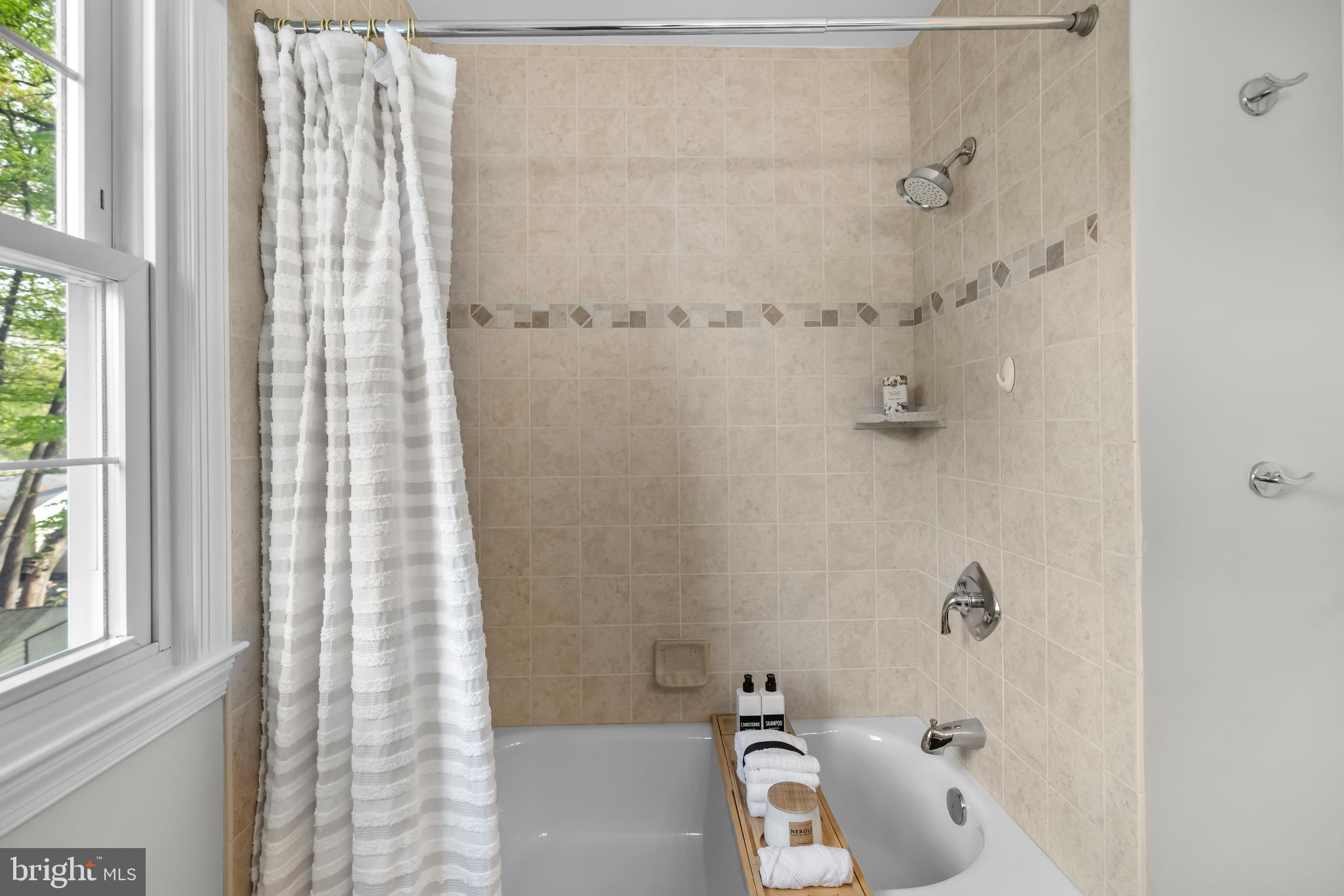 LAKE BRADDOCK - Residential