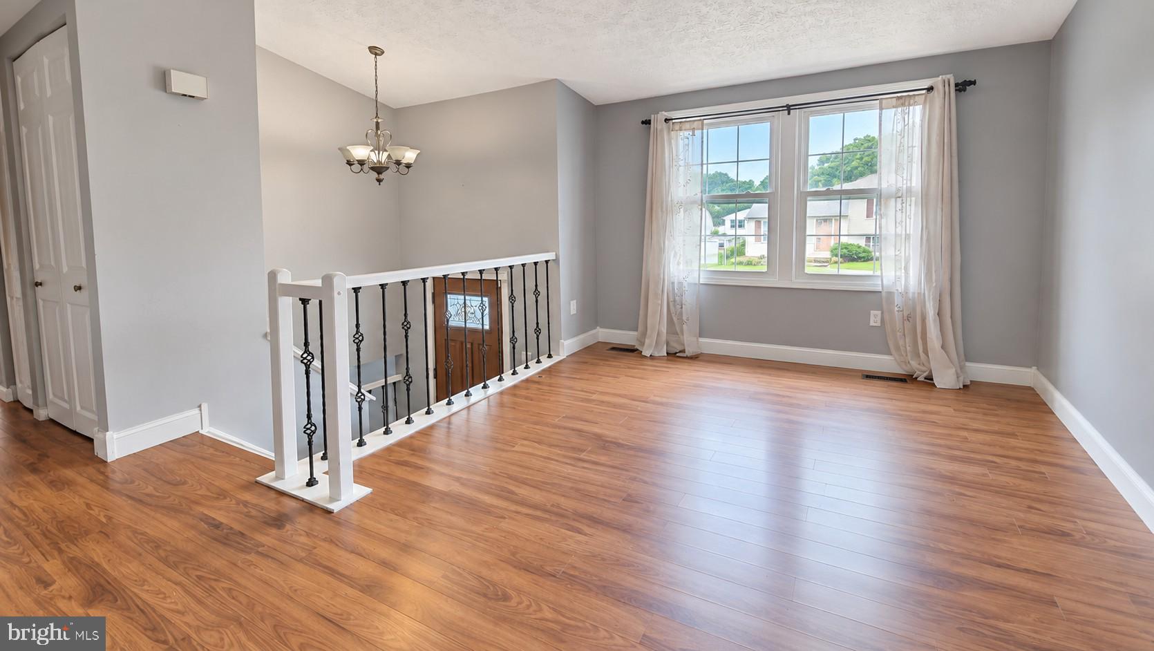 18 WOODMANS COURT