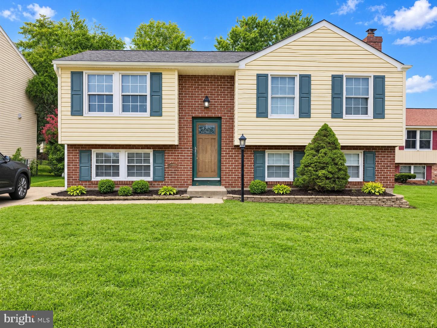 18 WOODMANS COURT