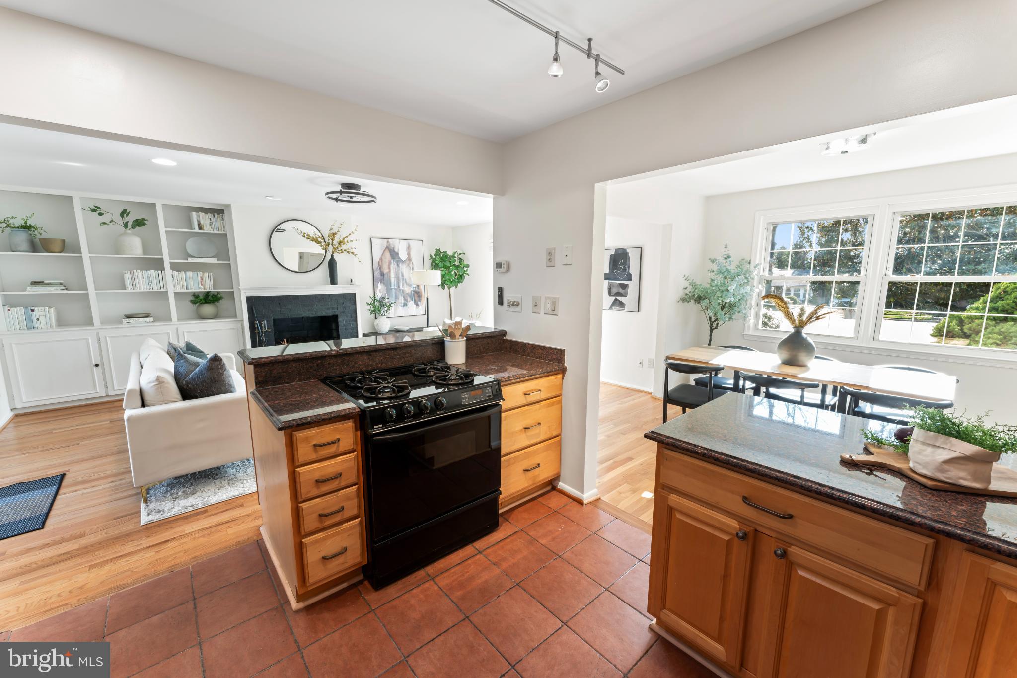 WEST SPRINGFIELD - Residential