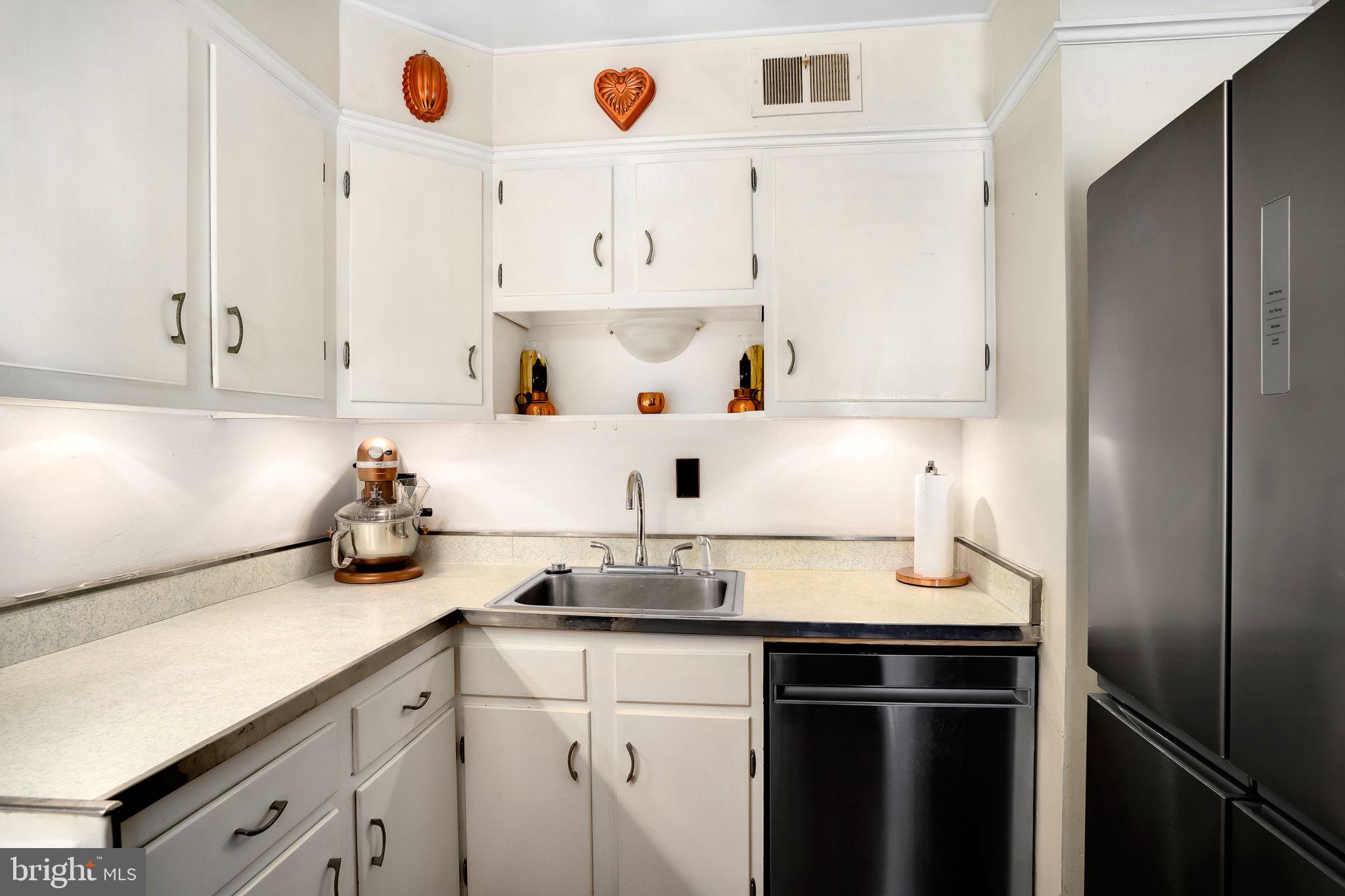 VIRGINIA KNOLLS - Residential