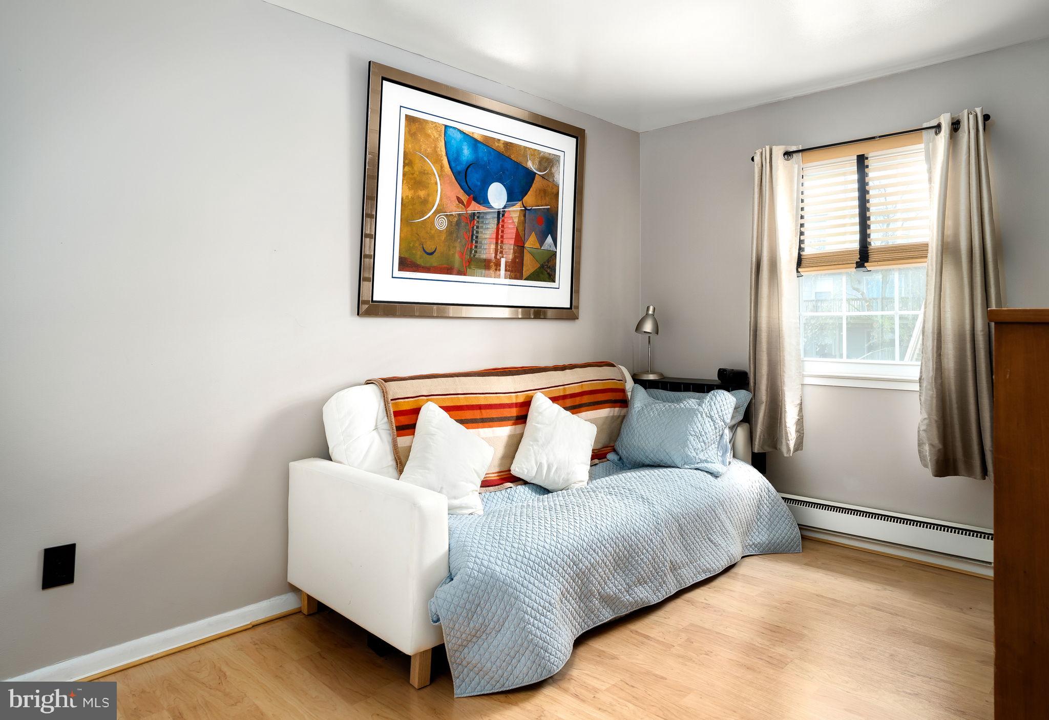 VIRGINIA KNOLLS - Residential