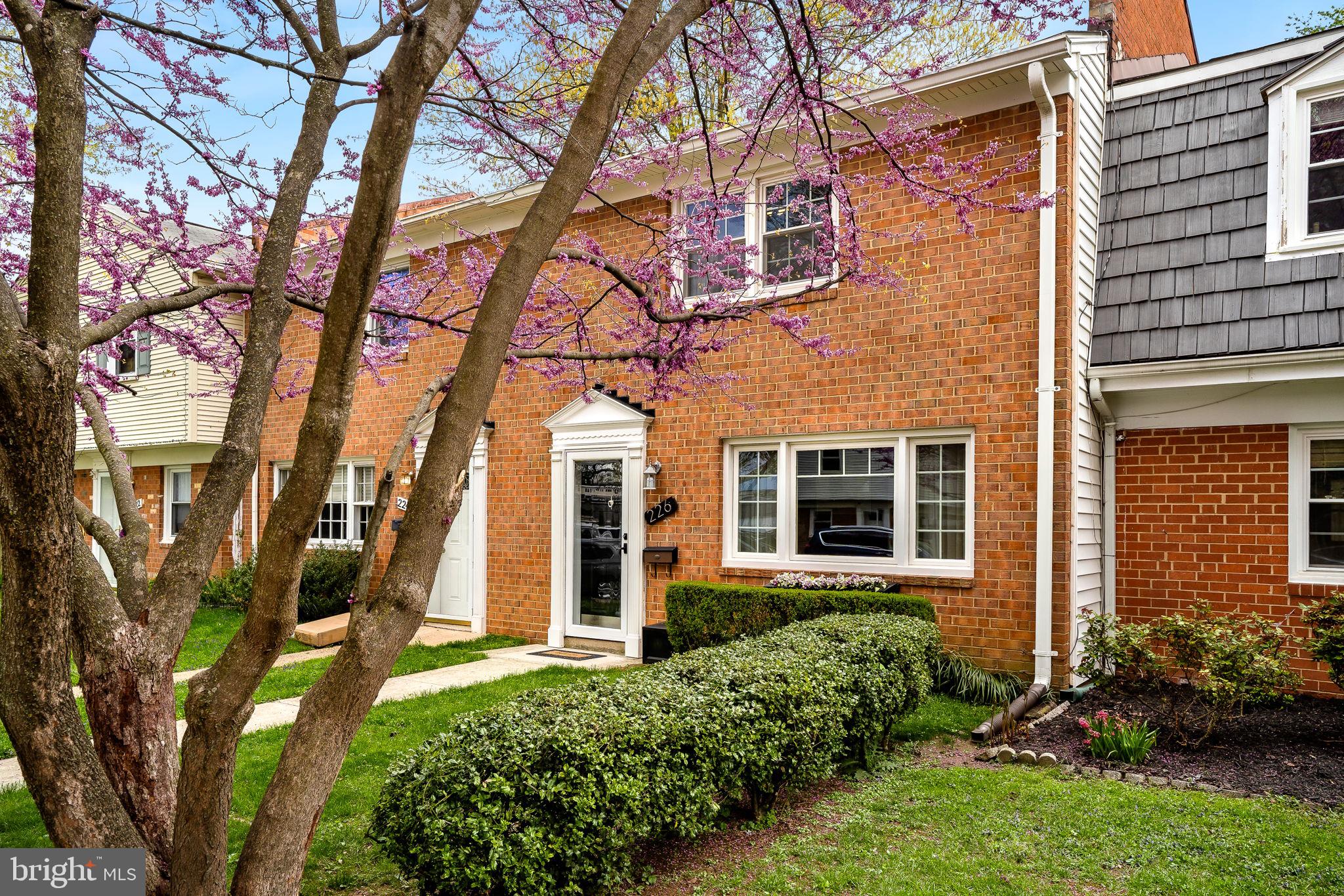 VIRGINIA KNOLLS - Residential