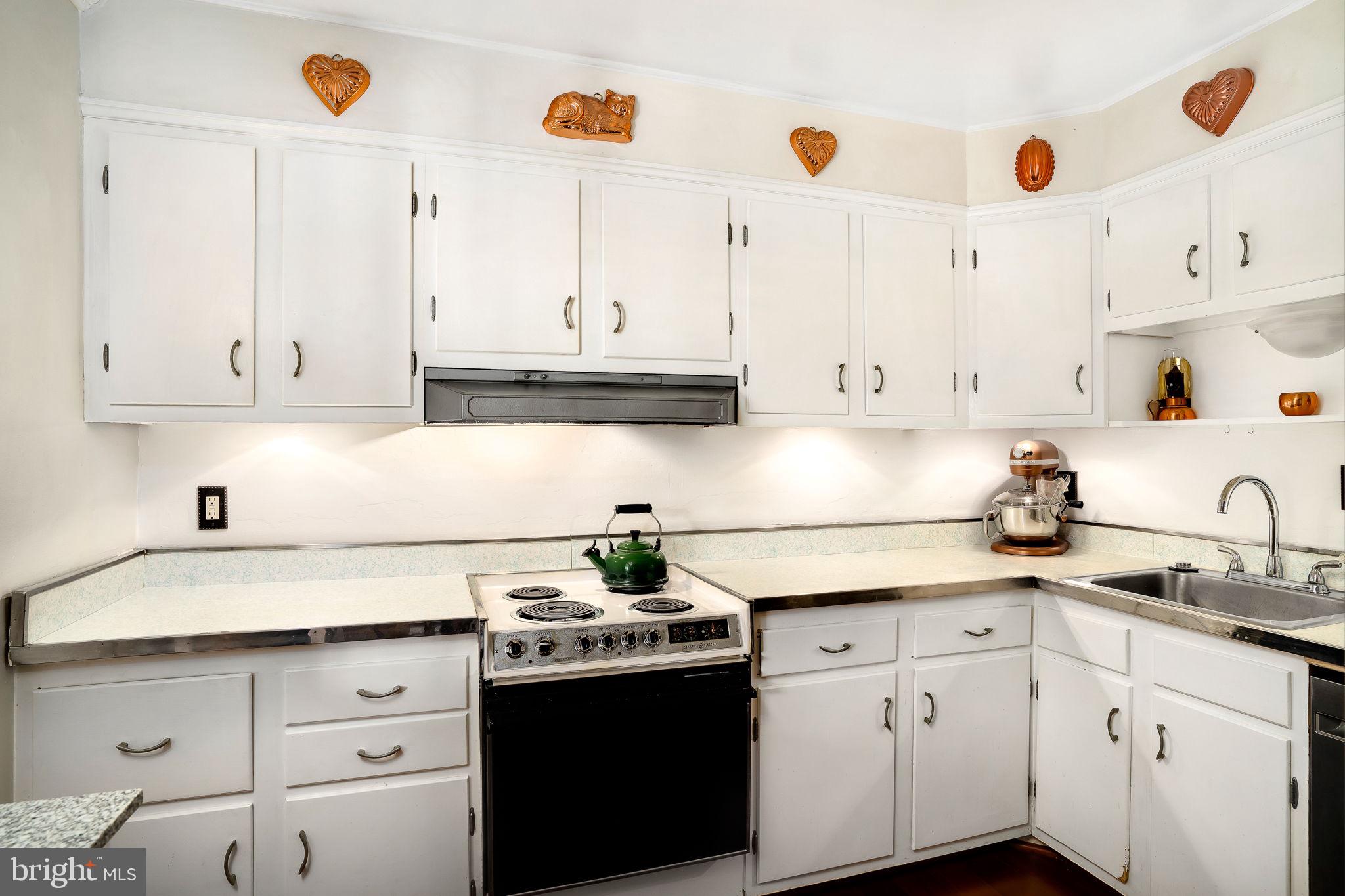 VIRGINIA KNOLLS - Residential