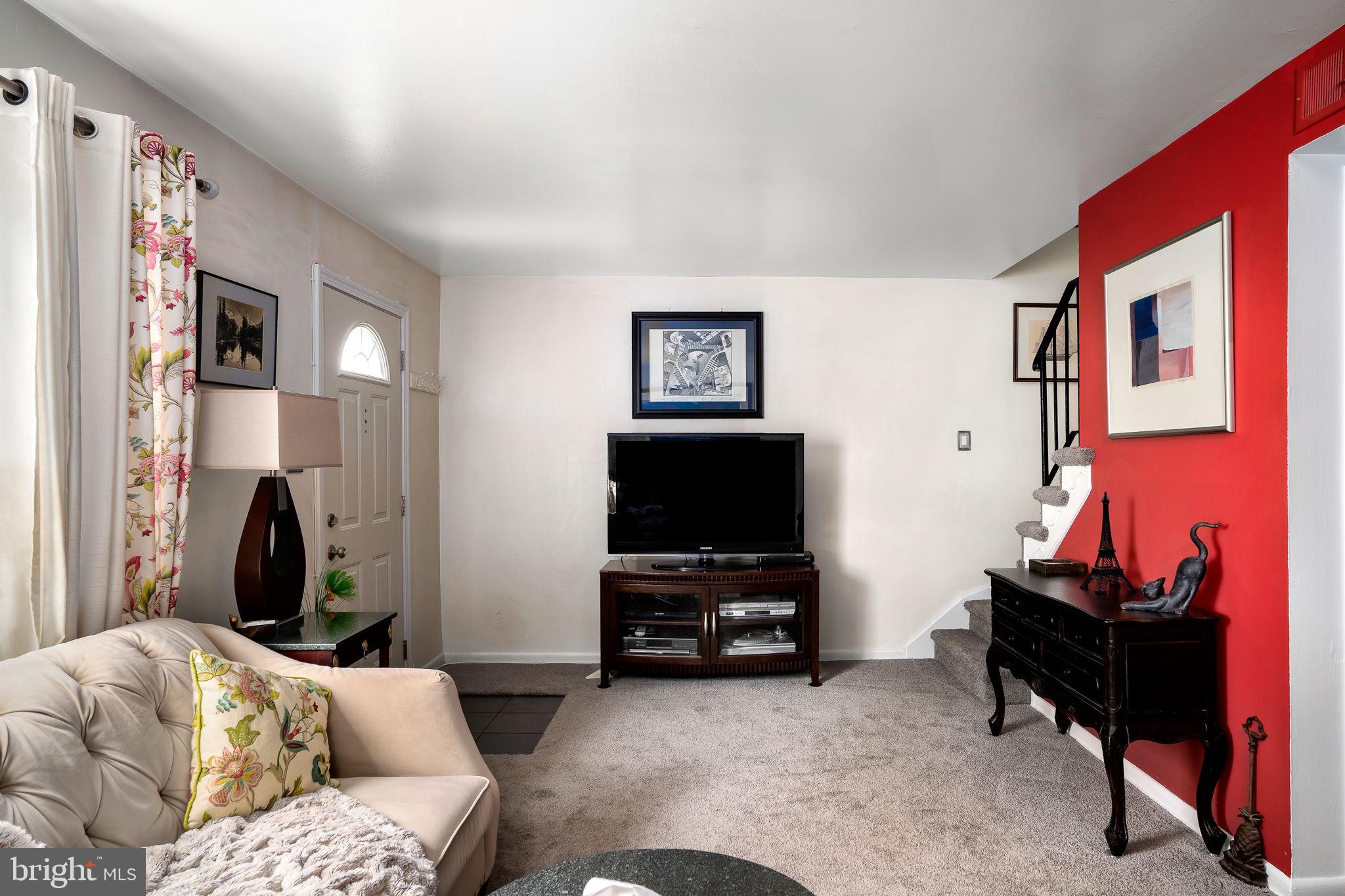 VIRGINIA KNOLLS - Residential