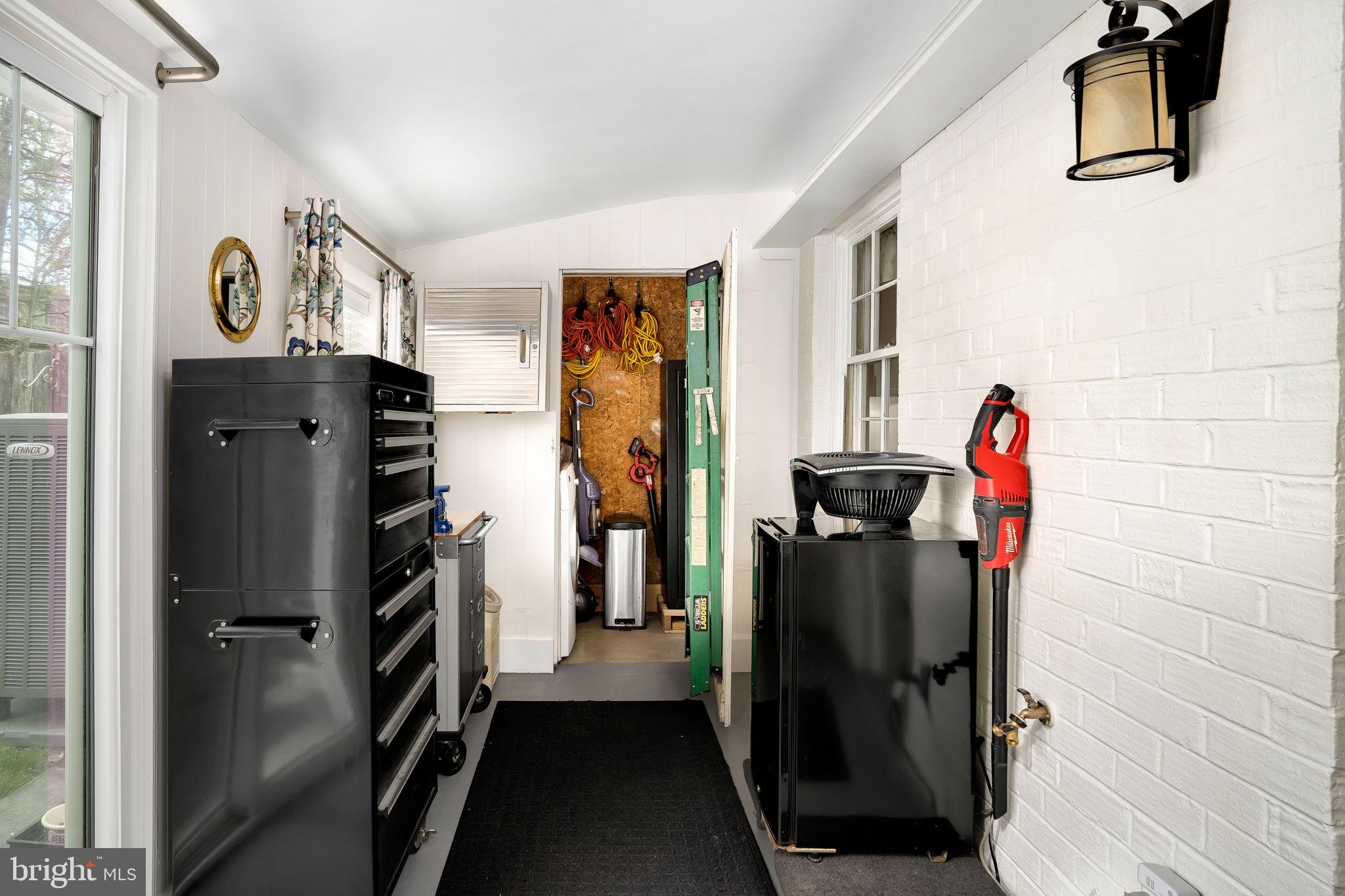 VIRGINIA KNOLLS - Residential