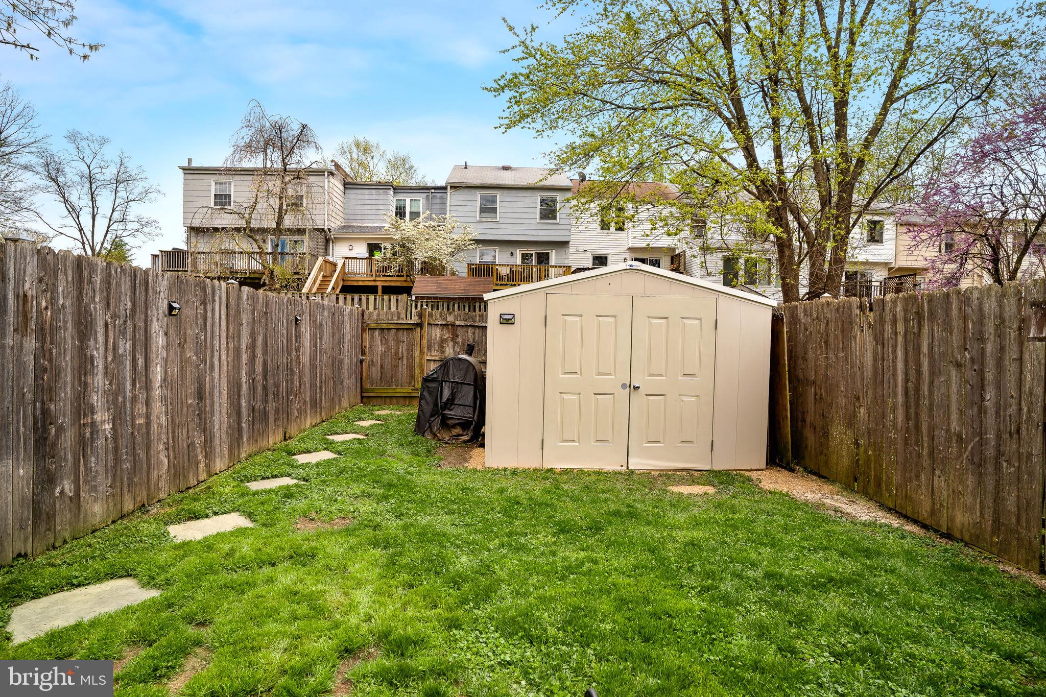 VIRGINIA KNOLLS - Residential