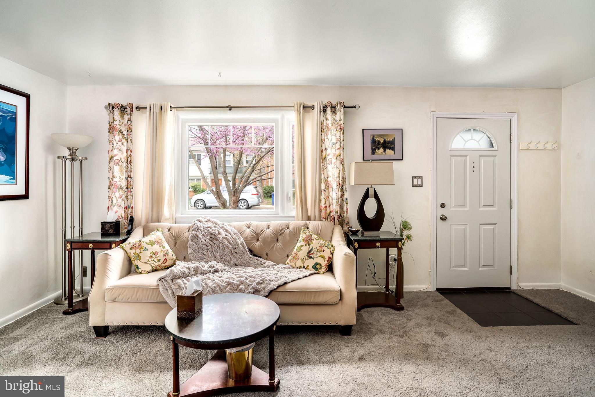 VIRGINIA KNOLLS - Residential