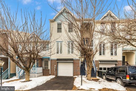 Townhouse For Sale - 605 Knightsbridge Drive<br/> HAGERSTOWN, MD 21740