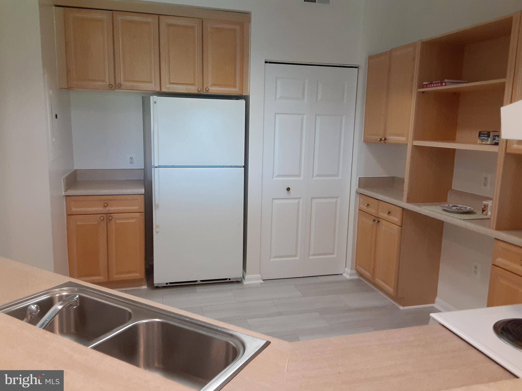 TURNBERRY COURTS AT LEIS - Residential