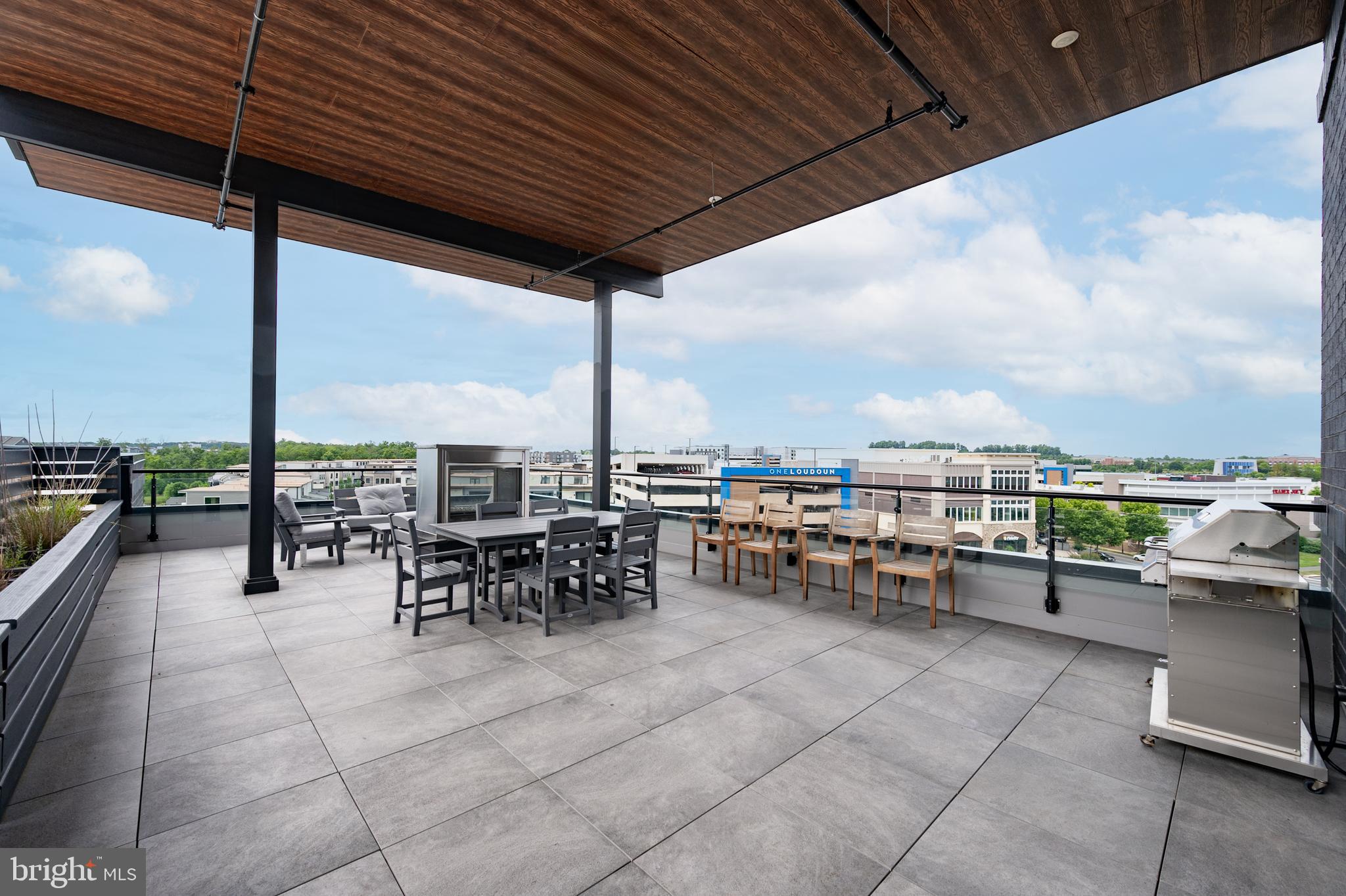 ONE LOUDOUN - Residential