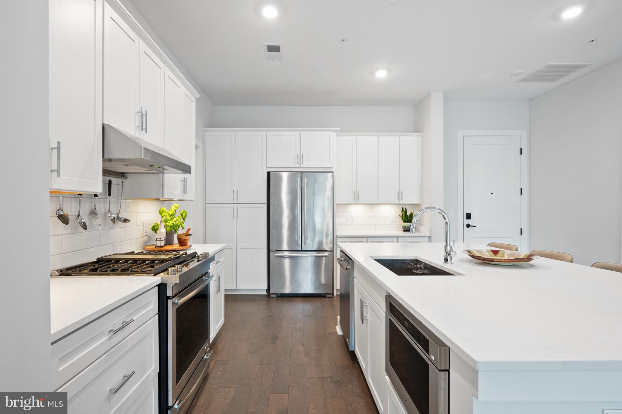 ONE LOUDOUN - Residential