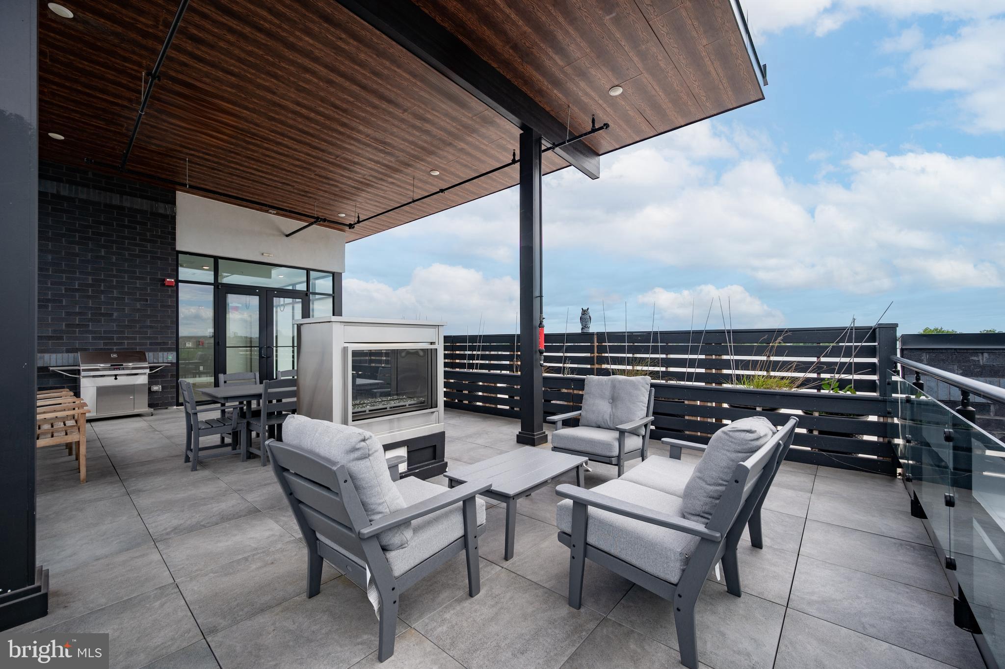 ONE LOUDOUN - Residential