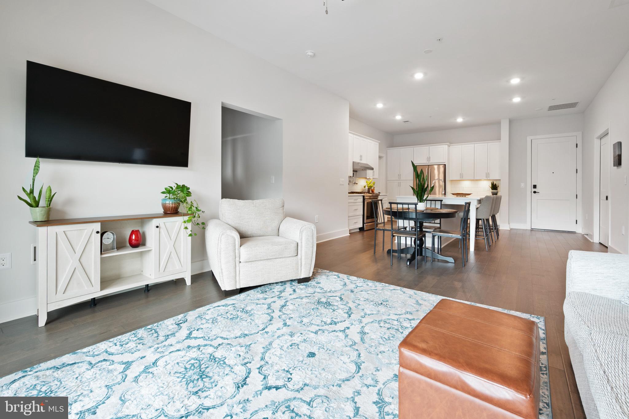 ONE LOUDOUN - Residential