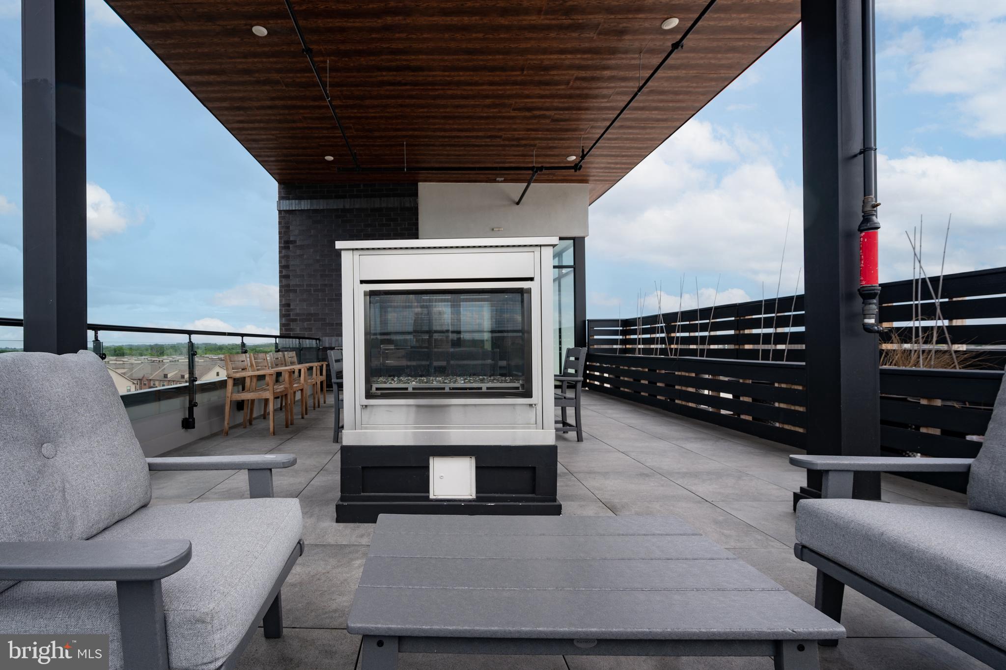 ONE LOUDOUN - Residential