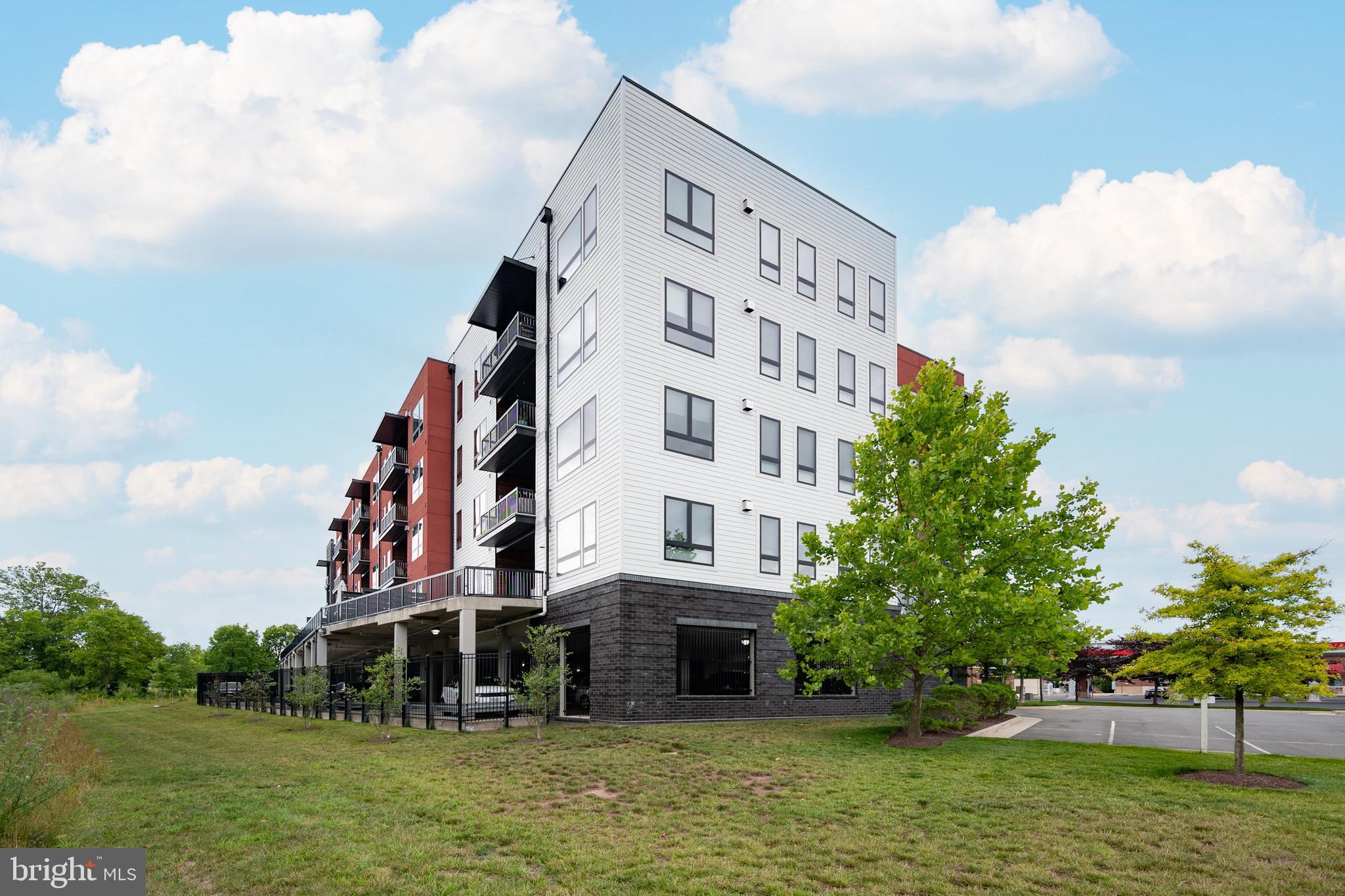 ONE LOUDOUN - Residential