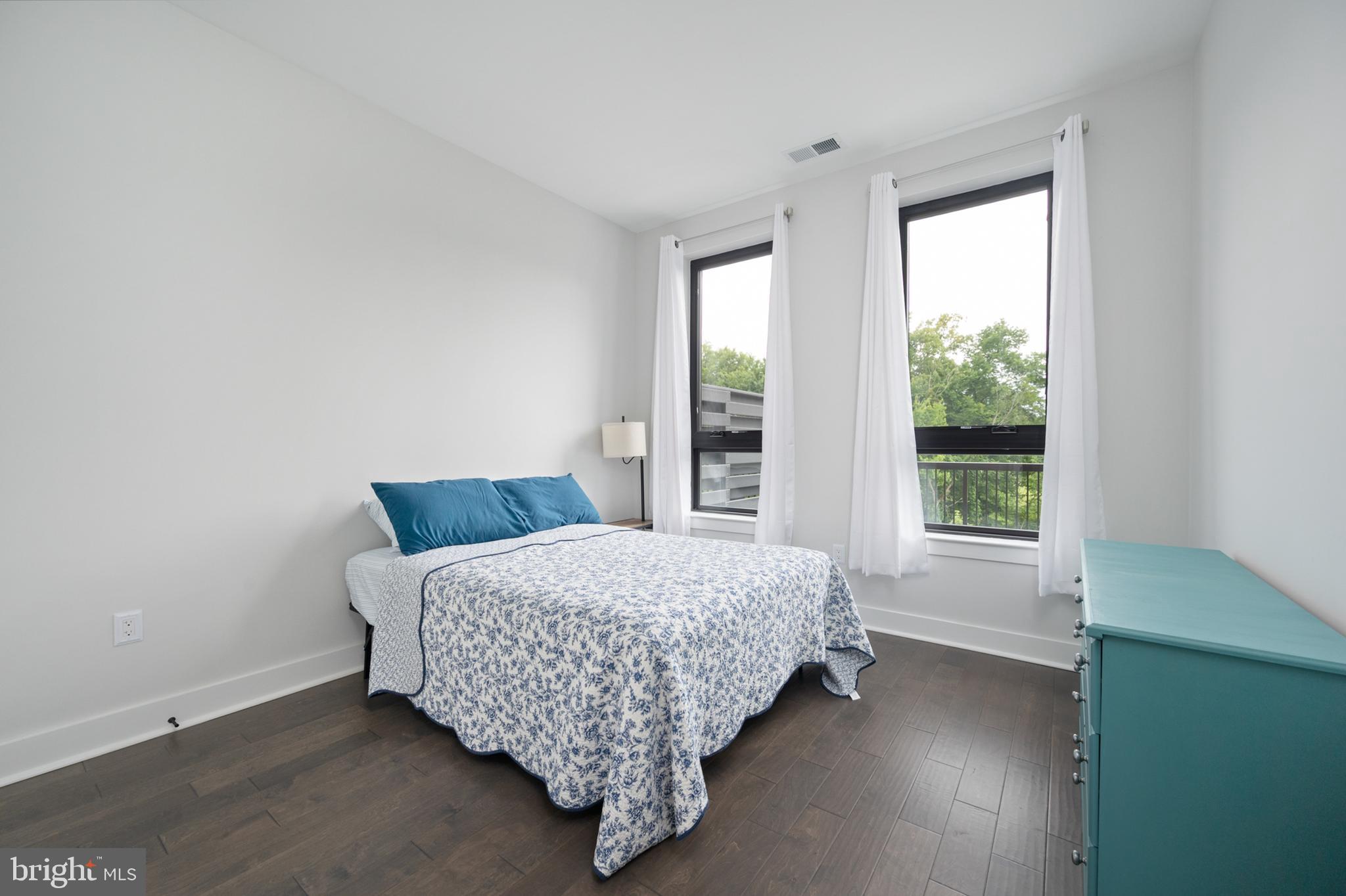 ONE LOUDOUN - Residential